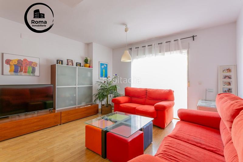 Foto c3a96f37-3643-459b-8cff-bceb544a0421. Casa pareada preciosa casa , zona centro comercial nevada en Armilla