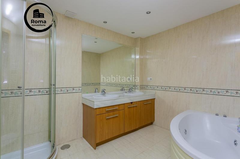 Foto c5c214e2-e060-4f05-9462-ea5b3bc66f8e. Casa pareada preciosa casa , zona centro comercial nevada en Armilla