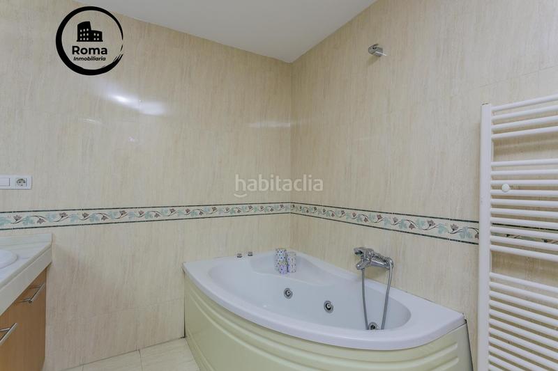 Foto cf02d66e-52fb-45b9-8929-fcd729019bf8. Casa pareada preciosa casa , zona centro comercial nevada en Armilla