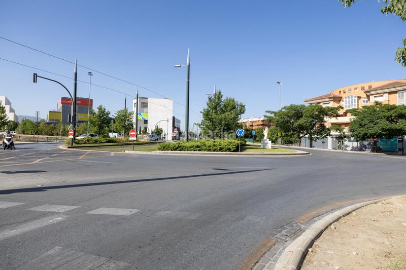 Foto 7208f726-5c62-409e-8d81-ff4d3a69abe7. Local comercial impresionante local comercial ubicado en una de las mejores zonas del zaidin en Granada