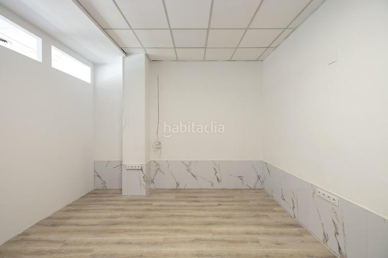 Foto 8fad865d-f646-482d-8c60-773703b28e93. Local comercial impresionante local comercial ubicado en una de las mejores zonas del zaidin en Granada
