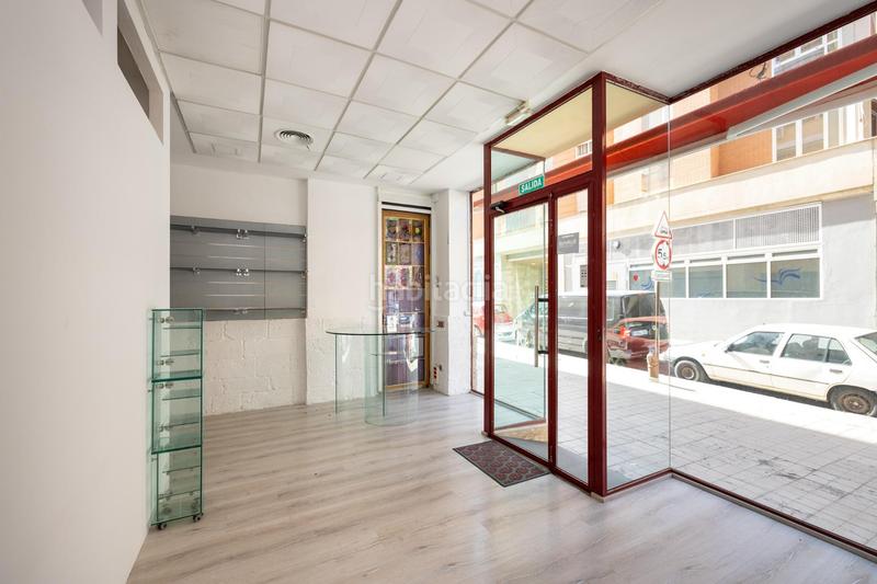 Foto e6ac364c-088d-4c9e-aac8-276cbe088a2e. Local comercial impresionante local comercial ubicado en una de las mejores zonas del zaidin en Granada