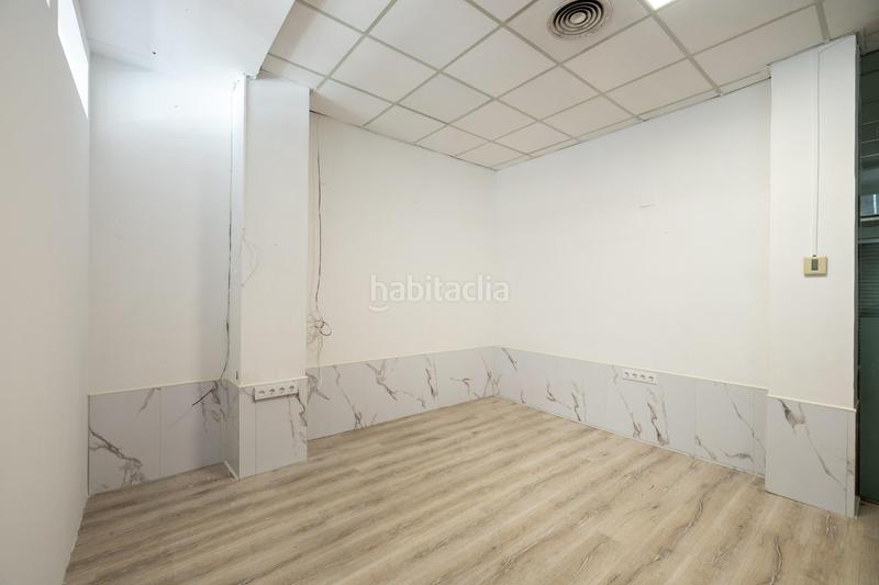 Foto f05a3c7c-0d6d-4a63-92a4-2dfb773ca4ac. Local comercial impresionante local comercial ubicado en una de las mejores zonas del zaidin en Granada
