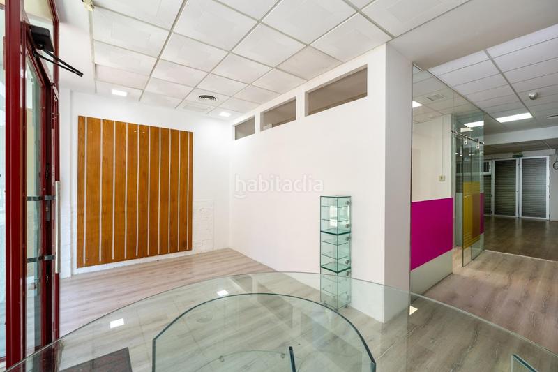 Foto f4c41b88-7ef6-4989-a08c-c6e12308f350. Local comercial impresionante local comercial ubicado en una de las mejores zonas del zaidin en Granada