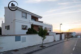Xalet  Calle cenes de la vega. Bienvenido al hogar de tus sueños en los altos de la zubia!