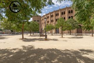 Pis  Calle doctor víctor escribano 4. Piso reformado en zona muy demandada de granadaplaza de toros
