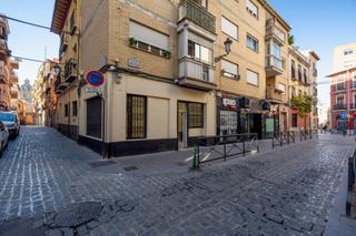 Local commercial à Centro - Sagrario. Magifico local en calle santa paula