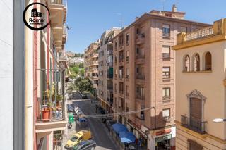 Piso  Calle de santa bárbara 12. Piso en granada  céntrico