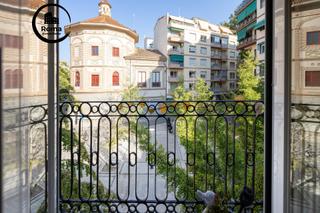 Edificio  Plaza campillo bajo. Impresionante edificio en pleno centro de granada!