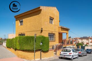 Chalet in Villa de Otura. Chalet independiente en otura