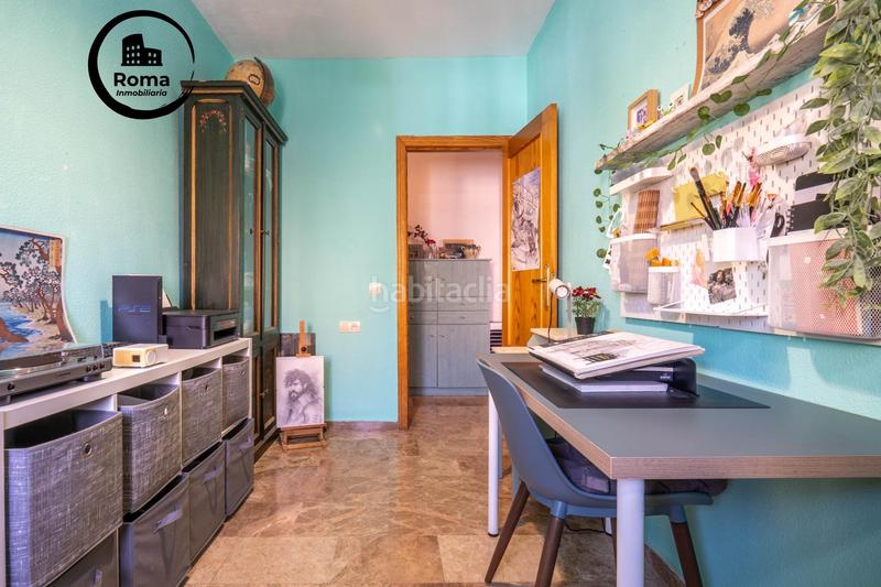 Foto a94b18c0-56ca-42e8-ac53-f32b4f002c4f. Piso en venta piso en el centro haciendo esquina en Cúllar Vega