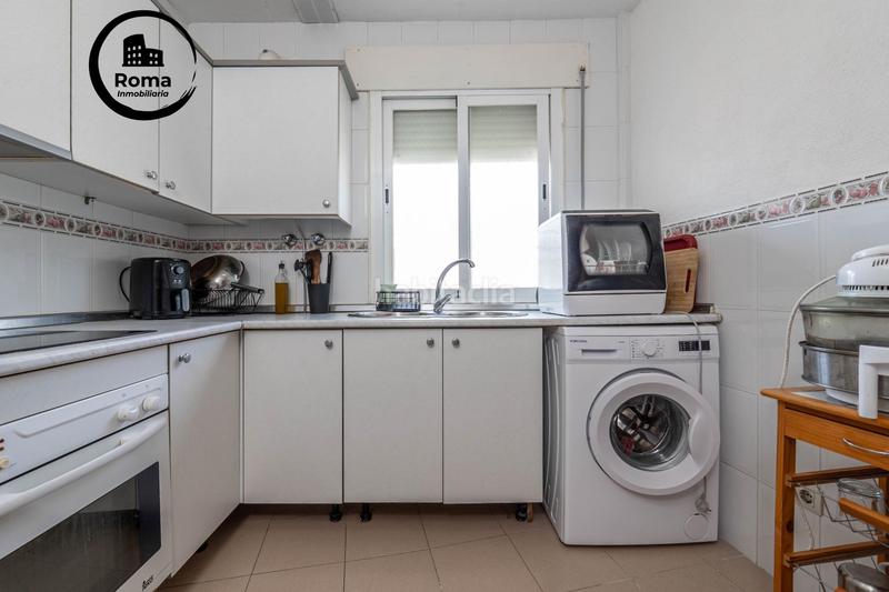 Foto b0d3f5b7-fe8d-4bba-b621-b10e5c53c6b9. Piso en venta piso en el centro haciendo esquina en Cúllar Vega