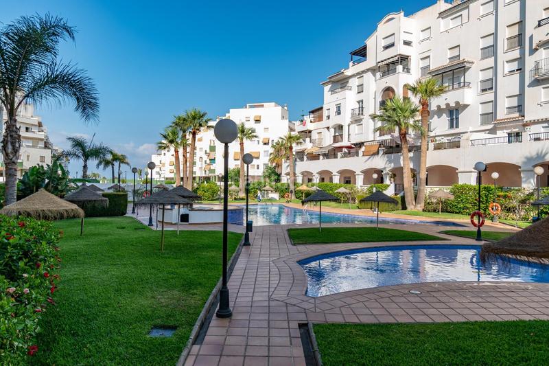 Foto e7bbd98e-07f2-42df-8e30-f66a27360110. Flat in avenida avenida andalucia 6. 6 in Salobreña costa Salobreña