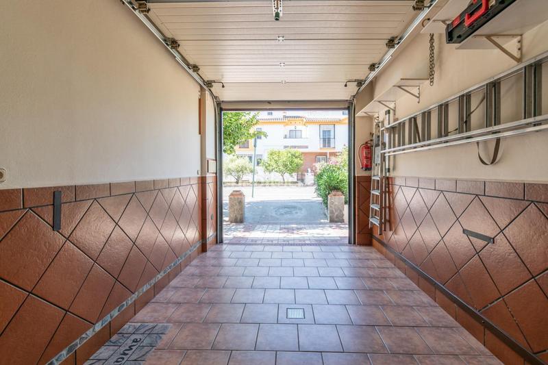 Foto f65423a7-6437-4173-8c37-df96312f3e3f. Casa a schiera con riscaldamento parcheggio in Rosaleda - Juventud Granada