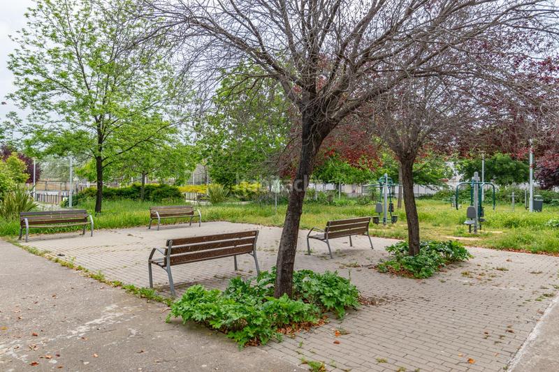 Foto 80df1653-a35e-4796-bd55-a1aaa2a9b301. Casa adosada en Rosaleda - Juventud Granada