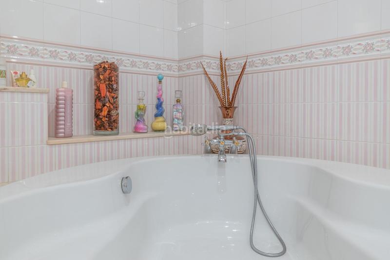 Foto 19e04fae-2445-451f-a0bf-a340071010fa. Casa adossada amb calefacció aparcament a Rosaleda - Juventud Granada