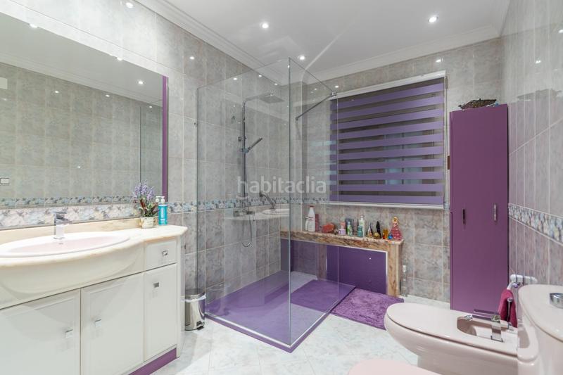 Foto ac933403-72a4-4a17-894b-c73f3a2722d4. Casa adossada amb calefacció aparcament a Rosaleda - Juventud Granada