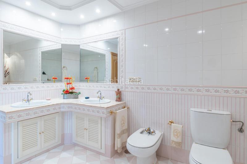 Foto 67f2dc60-0661-4746-a8b0-192440d42ae1. Reihenhaus mit heizung parking in Rosaleda - Juventud Granada