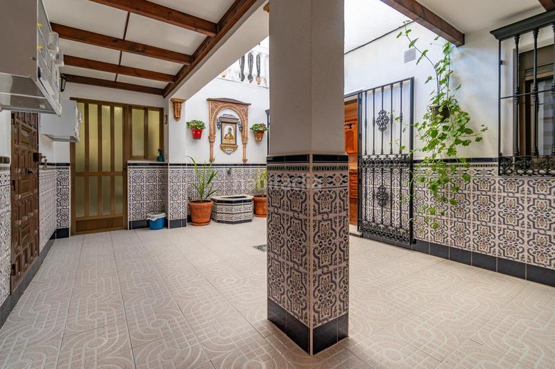 Foto 59fac4ed-98d8-46d8-8f33-69e27c65e63e. Semi detached house with heating parking in Rosaleda - Juventud Granada