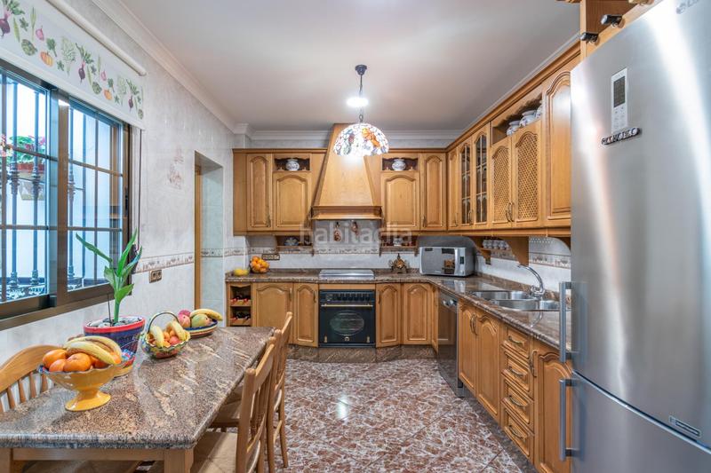 Foto 72bd202d-f4c3-4f2d-90fb-318e2bccc5ef. Semi detached house with heating parking in Rosaleda - Juventud Granada