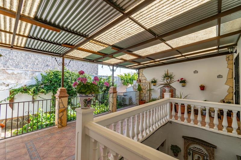 Foto 764fba85-5f1f-4dca-bd86-eb1a8e374ac0. Semi detached house with heating parking in Rosaleda - Juventud Granada