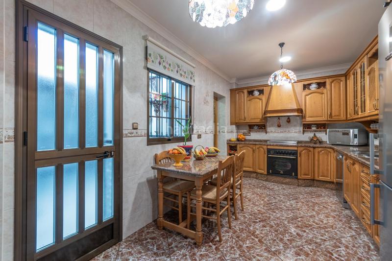 Foto acdbefaa-5545-4acc-8770-1e581fb62d88. Semi detached house with heating parking in Rosaleda - Juventud Granada