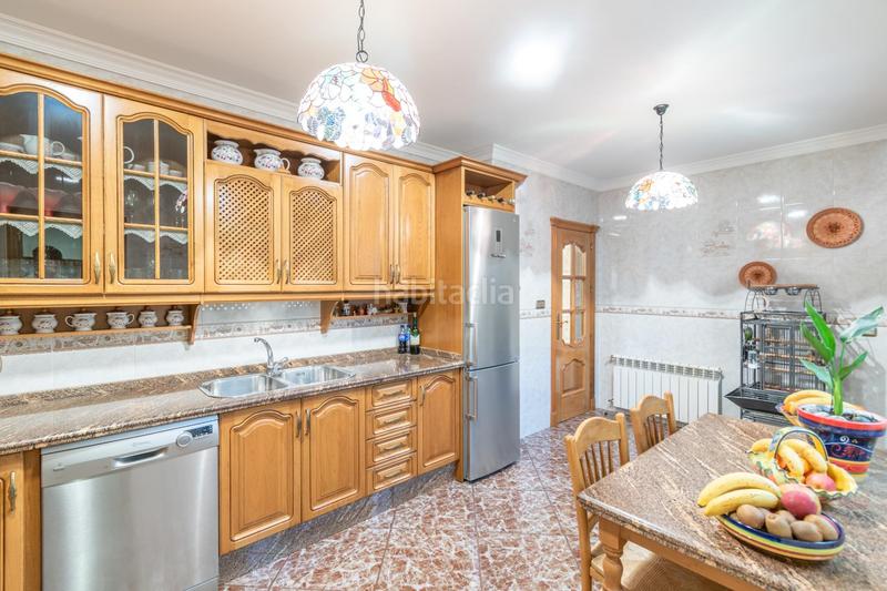 Foto ca9edb79-ac06-42e2-abd2-de91b93cc410. Semi detached house with heating parking in Rosaleda - Juventud Granada