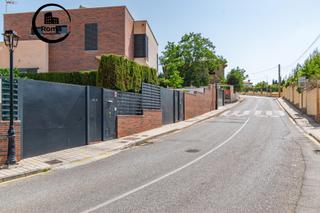 Xalet  Camino de montevive. Espectacular chalet en alhendín  urbanización el arenal!