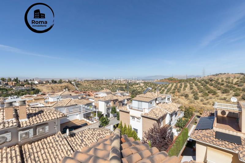 Foto 29f5f4ba-90b0-4b41-b198-51b9bf02269e. Towny house with parking in Huétor Vega