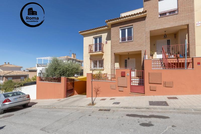 Foto b0ffe1bb-4cb2-4d54-ab46-35644c558050. Towny house with parking in Huétor Vega