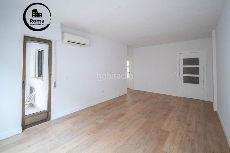 Foto af4b995d-f6c8-44df-850d-41bd15572693. Piso  reformado con cochera junto recogidas en Granada