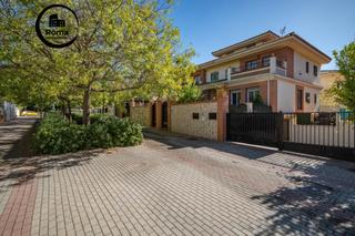 Casa  Calle pdta matias mendez vellid. Encantadora casa dúplex en parque almunia, granada  oportunidad