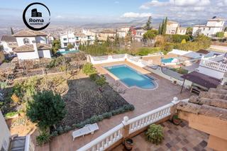 Chalet à Barrio de la Vega. Precioso chalet en barrio monachil