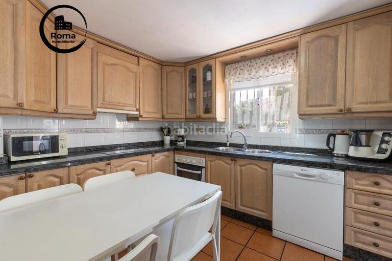 Foto b5e161ec-2b03-4cdd-b800-5e89598247bc. Casa pareada  con piscina, en Huétor Vega