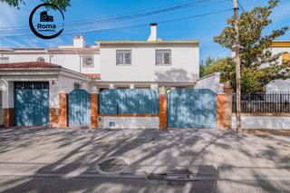 Casa bifamiliare  Jardines 13. Cuando el espacio, la privacidad y el aire libre se juntan pasa