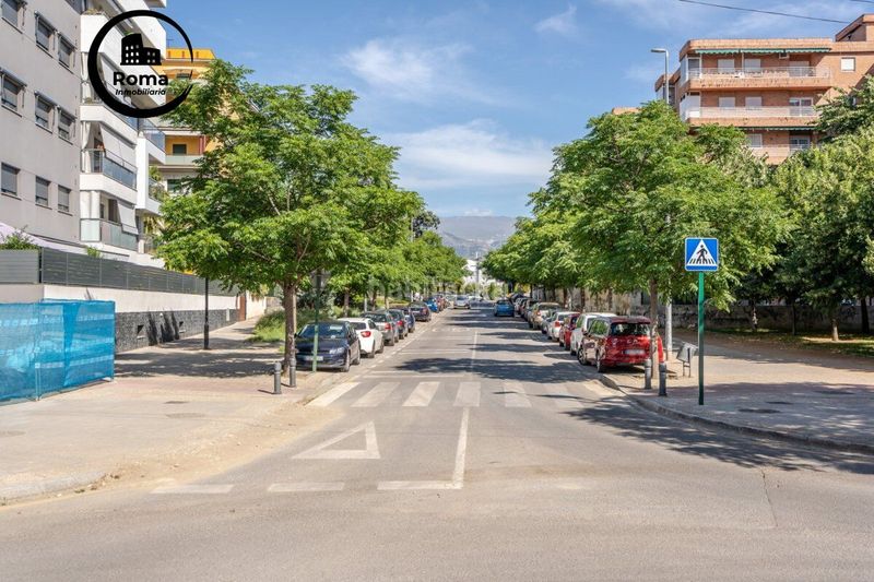 Foto ecaad668-4e16-4011-8d46-e179a09ef6d1. Aparcament cotxe a Parque Lagos Granada