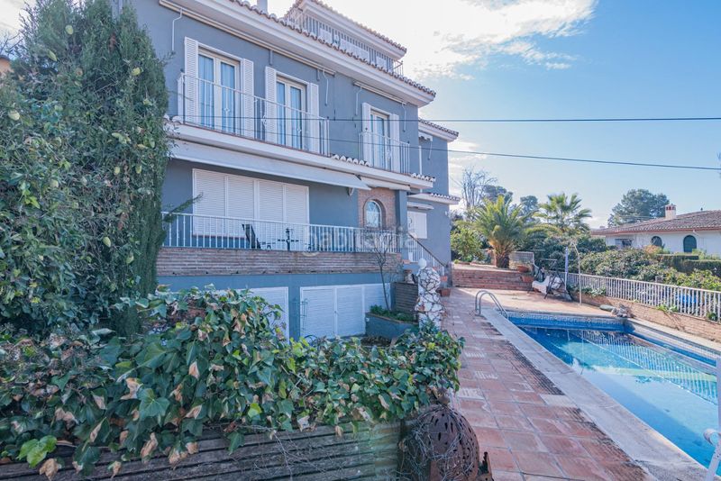 Foto 2c0b683b-8856-4a94-a6af-c485e640d970. Xalet amb aparcament piscina a Barrio de la Vega Monachil