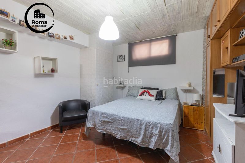 Foto f043236d-c06b-40a2-8065-f1c43ae8e882. Casa aparellada amb calefacció aparcament a Albolote