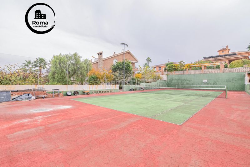 Foto 5a77e030-c2fc-40be-85fe-5f01d3b2db95. Xalet amb calefacció aparcament piscina a Altos de la Zubia Zubia (La)
