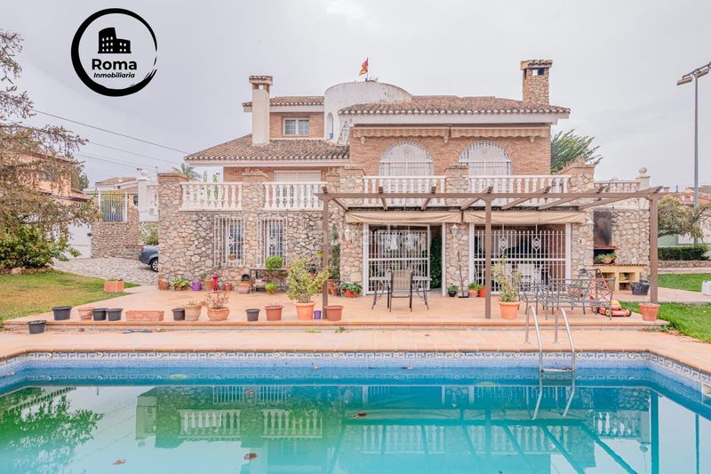 Foto 5dcdfb84-82d6-4f3a-8613-6087773a30f0. Xalet amb calefacció aparcament piscina a Altos de la Zubia Zubia (La)
