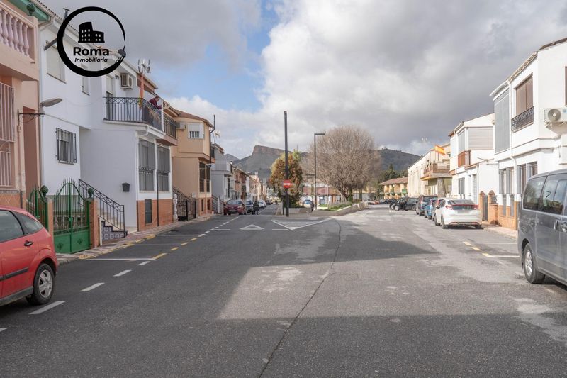 Foto 0abaa77d-d2a6-437f-9da2-29f028fcd4d7. Casa adossada amb aparcament a Albolote