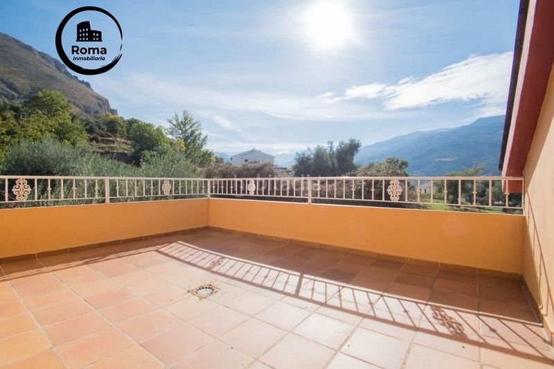 Foto 97a523e3-48f7-48e9-9350-9a62ef114e7c. Xalet amb aparcament piscina a Güéjar Sierra