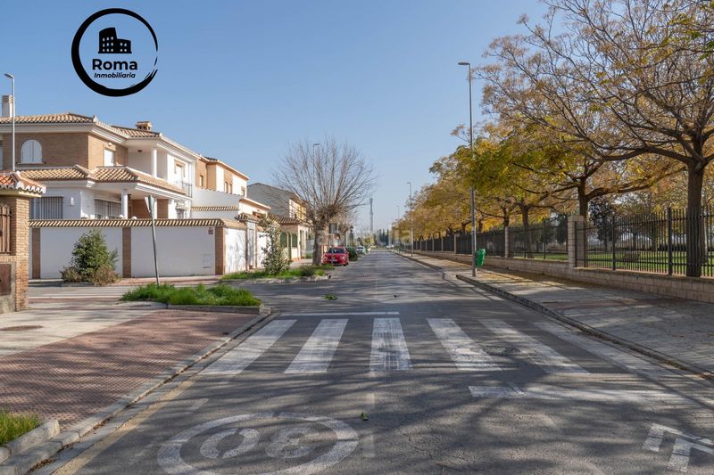 Foto 5bb7e174-6c90-4e53-af71-f91858733807. Xalet amb aparcament piscina a Santa Fe