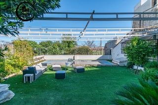 Casa a Purchil. Amplia casa en purchil con piscina y jardín