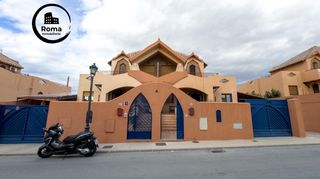Casa bifamiliare  Calle la rioja 15. Chalet pareado en las gabias. para entrar a vivir