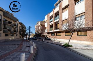 Pis  Calle de los jardines. !! fantástica vivienda en atarfe con garaje y trastero!!