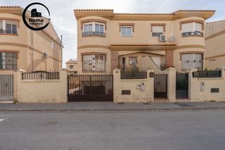 Doppelhaus in Belicena. La casa familiar de tus sueños esta justo aqui.