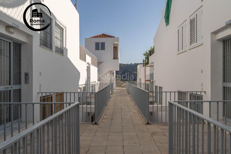 Foto f8c4d61f-dc0c-4097-bdec-eb73e208b0a5. Aparcament cotxe a Cenes de la Vega