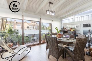 Casa adosada en Calle torre de la cautiva 2. Excelente adosado en urbanización privada con piscina
