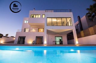 Chalet  Calle cenes de la vega 31. Chalet minimalista de diseño moderno en venta en la zubia.